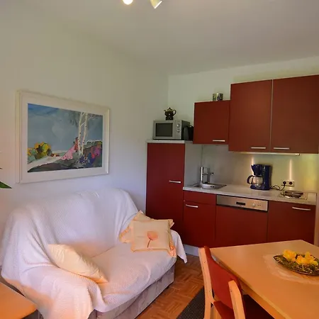 Cozy In Germany With Shared Garden *